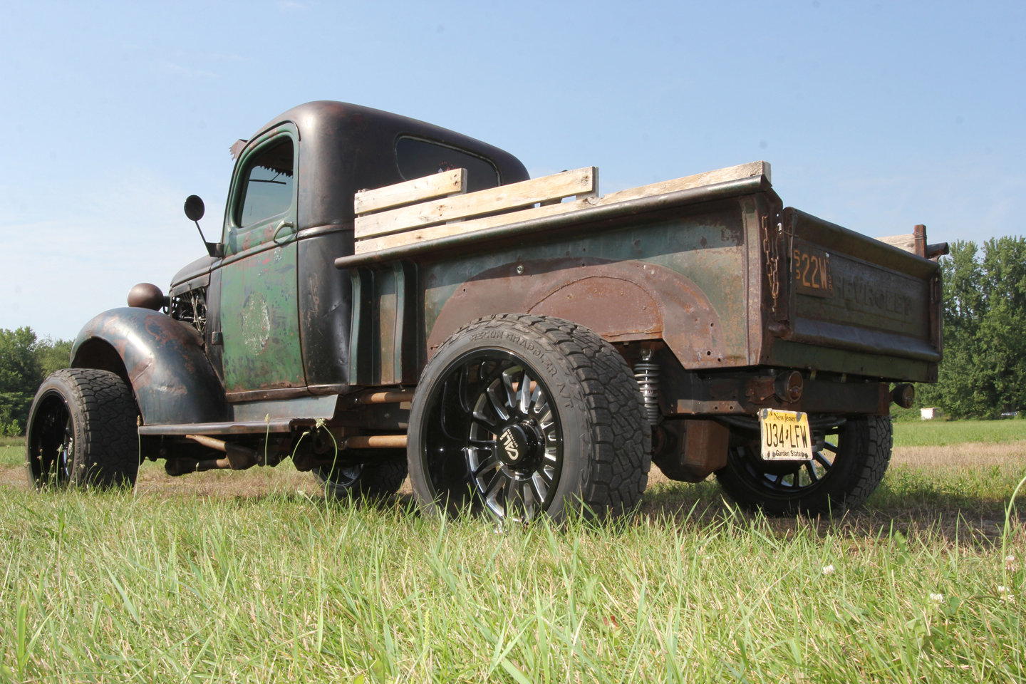 Bu 1939 Chevy Rat Rod Vəhşi Cummins Dizel Gücü ilə 4×4 Kamilliyidir