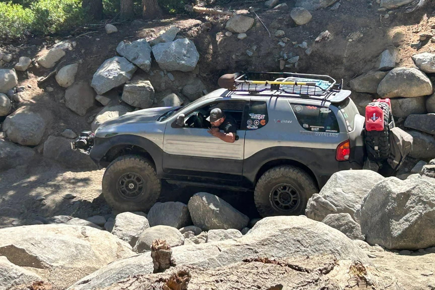 2001 Isuzu VehiCROSS: Adiliyə Qarşı Çıxan Möhkəm Trail Maşını