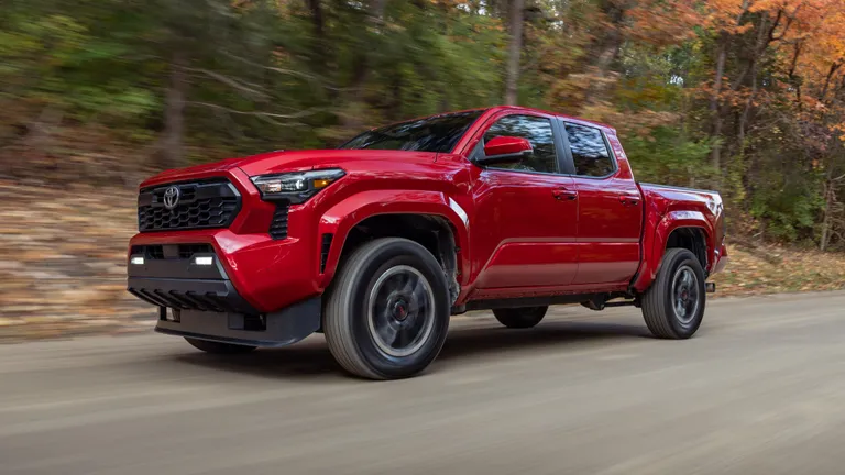 005 2024 Toyota Tacoma TRD Sport Front Three Quarter Motion