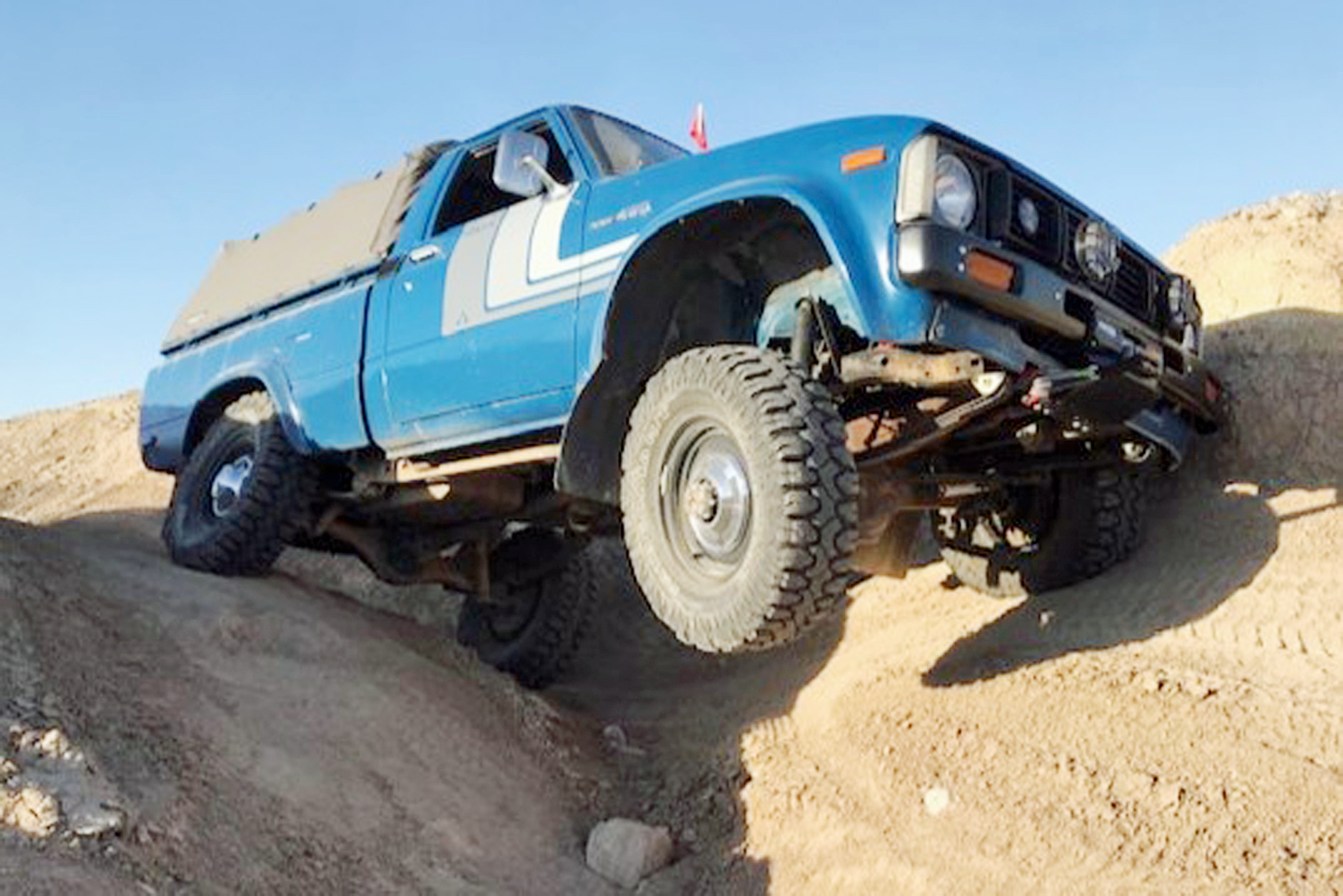 2.500 Dollarlıq 1980 Toyota Pickup 2.400 Millik Ağır Yolu Necə Fəth Etdi