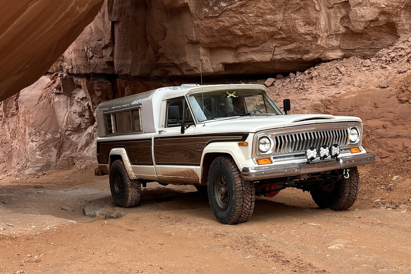 6.0L LS Mühərrikli 1975 Jeep J10 4×4 - Bütün Düzgün Səbəblərlə Qəribədir