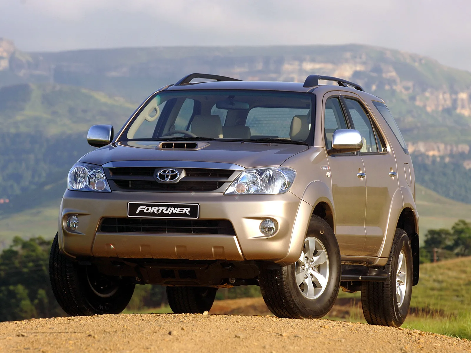 Toyota Fortuner I — 2