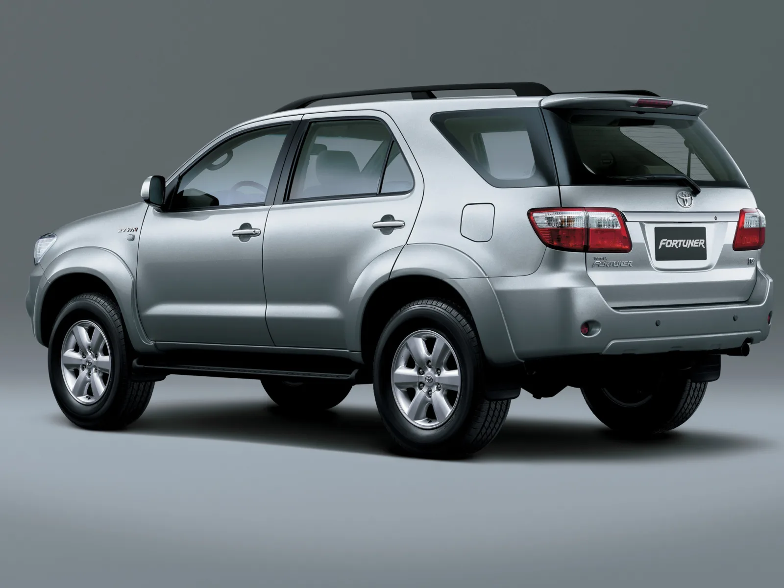 Toyota Fortuner I Restyling — 4
