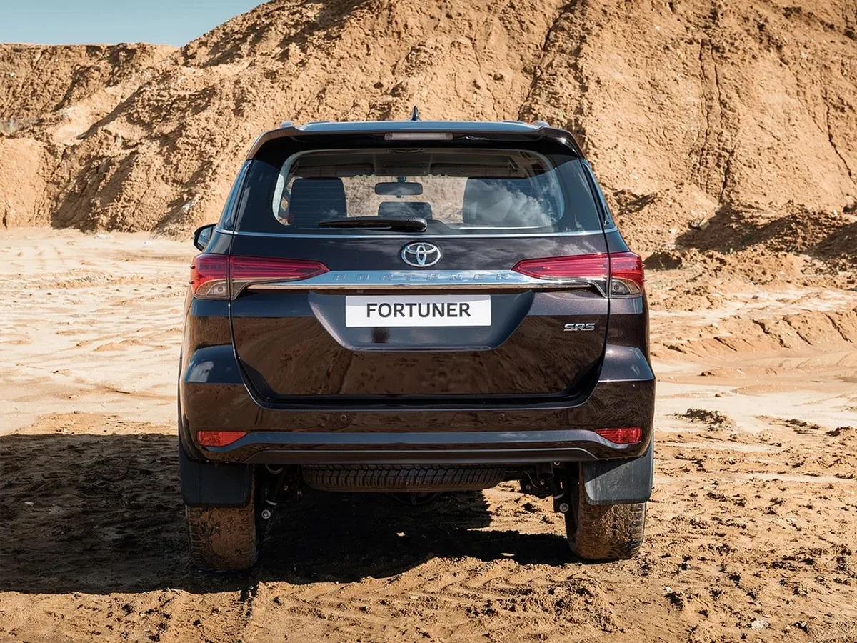 Toyota Fortuner II — 3