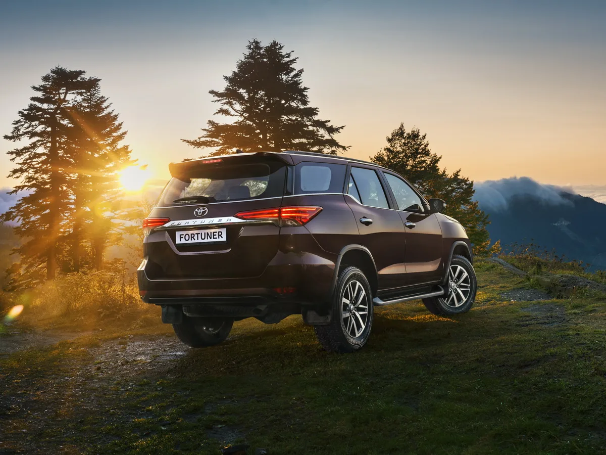 Toyota Fortuner II — 4