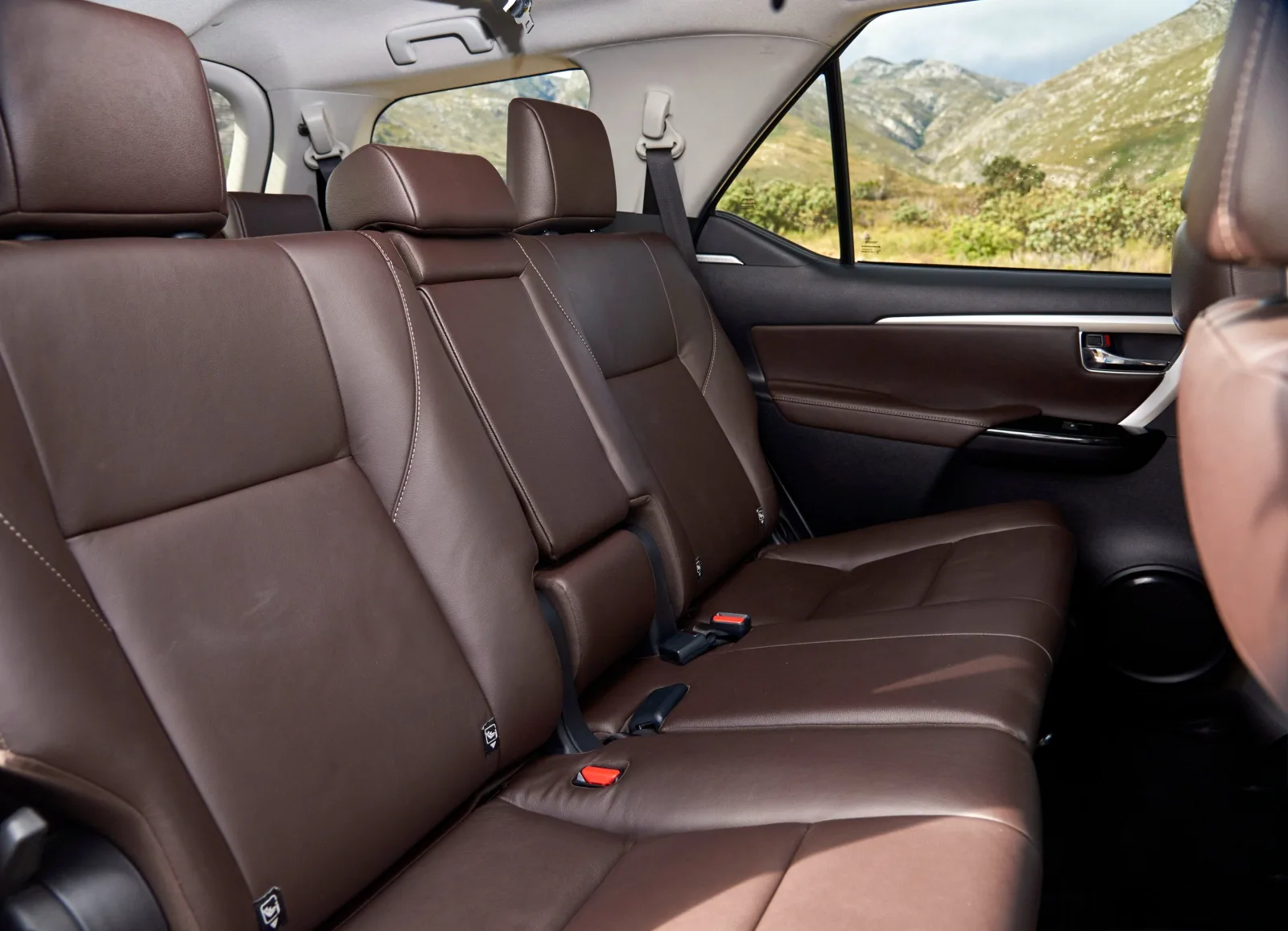 Toyota Fortuner II — 7