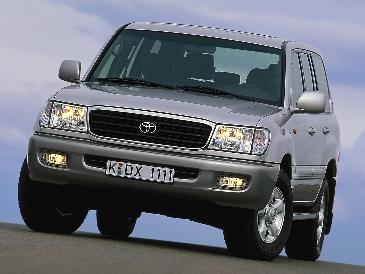 Toyota Land Cruiser 100 Series (J100) — 3
