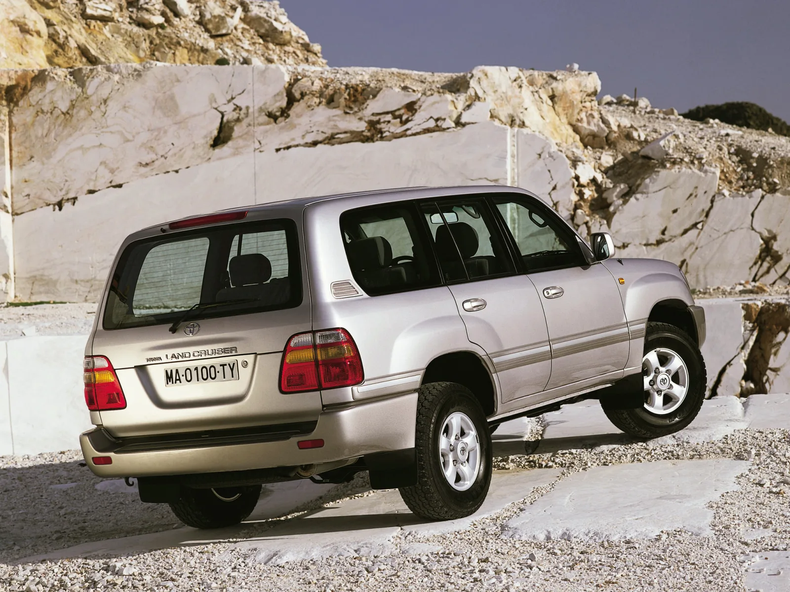Toyota Land Cruiser 100 Series (J100) — 5
