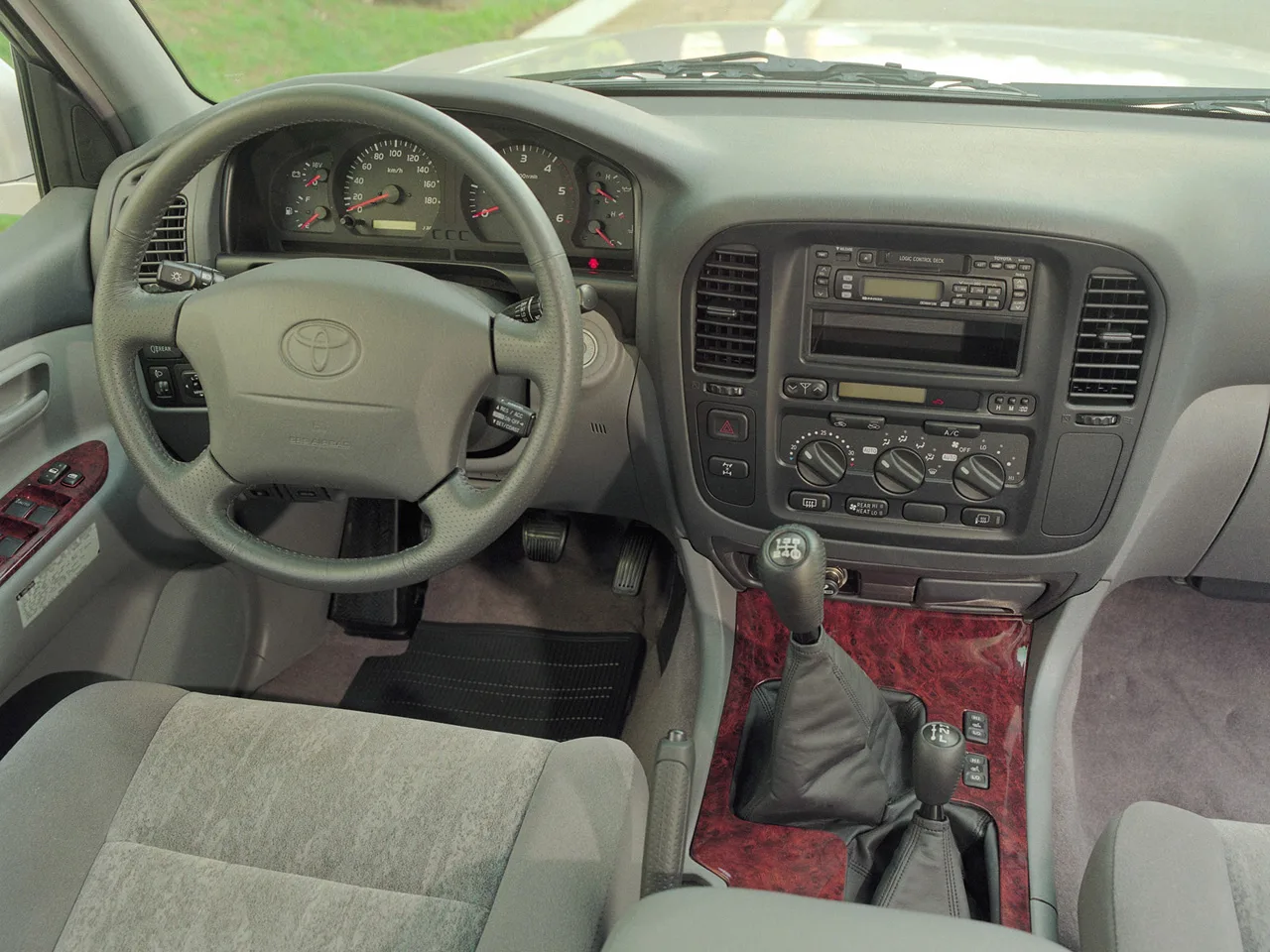 Toyota Land Cruiser 100 Series (J100) — 7