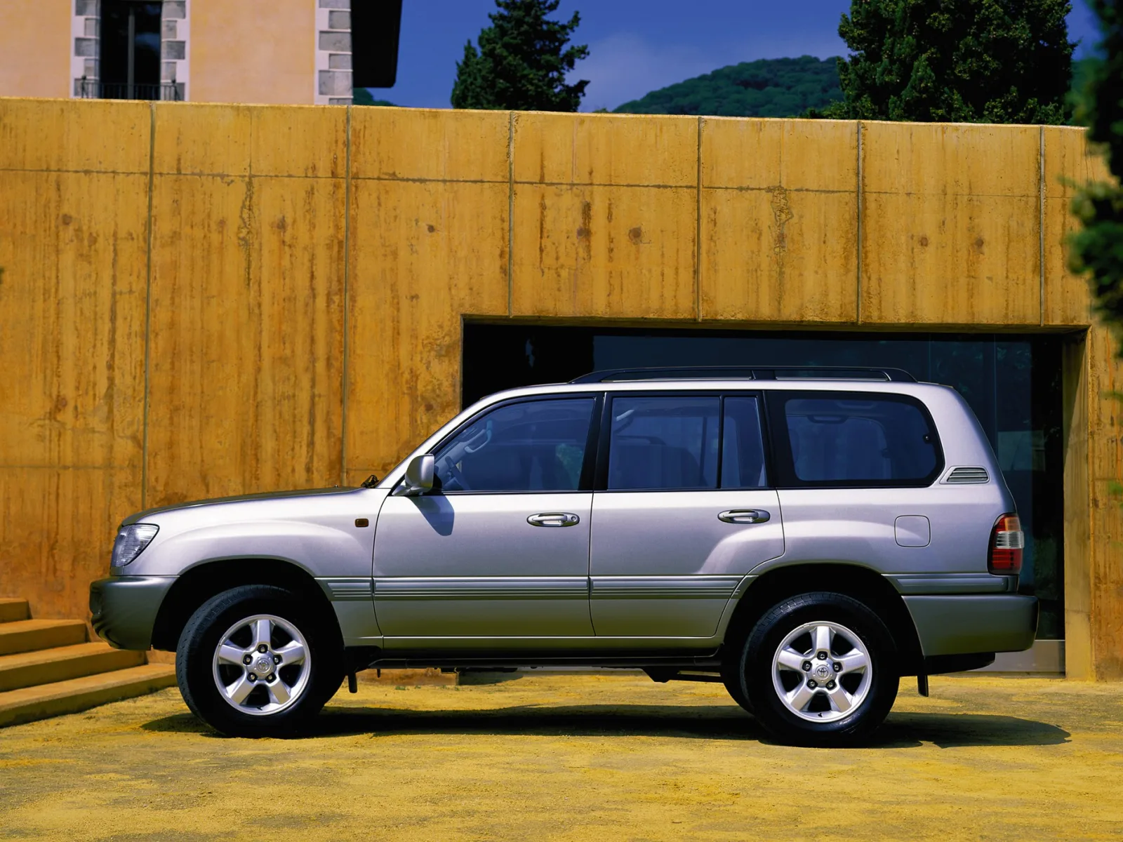 Toyota Land Cruiser 100 Series Restyling 2 (J100) — 2