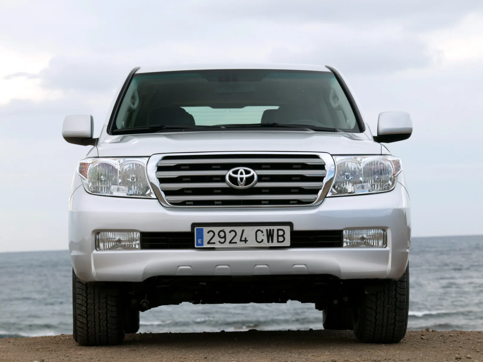 Toyota Land Cruiser 200 Series (J200) — 3