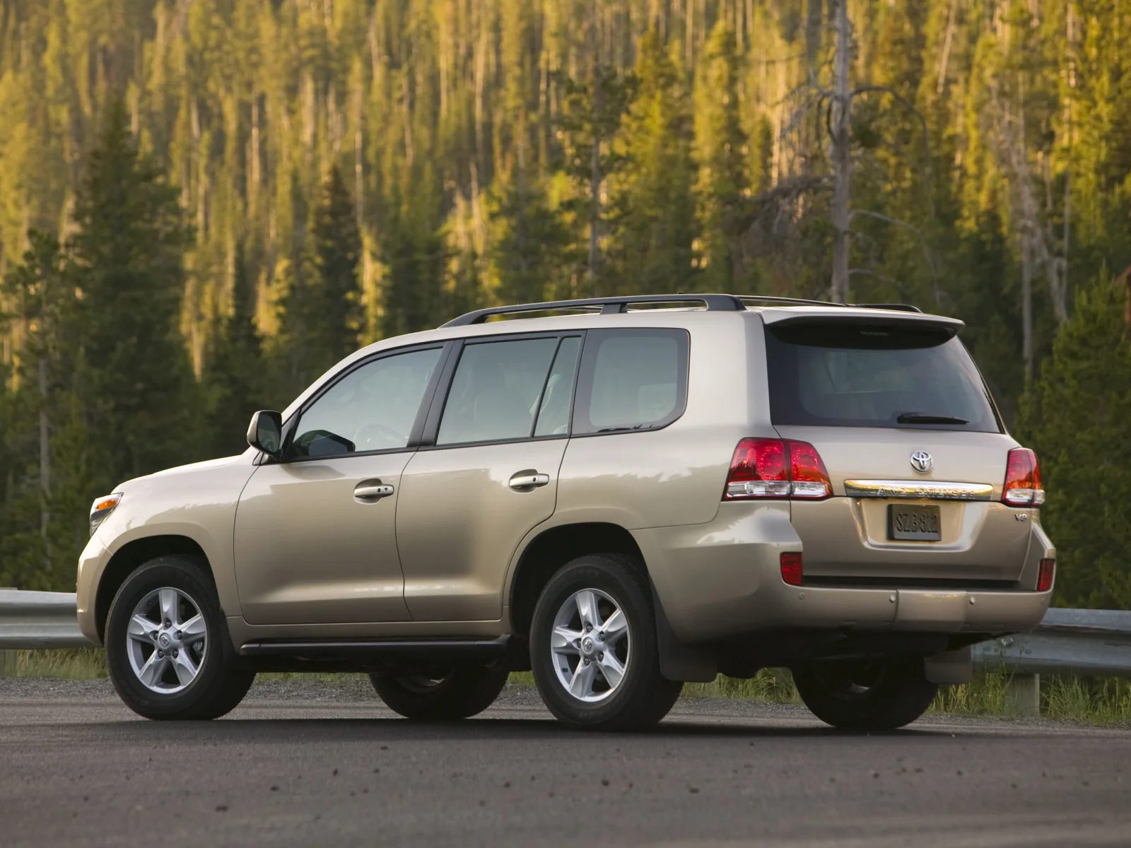 Toyota Land Cruiser 200 Series (J200) — 5