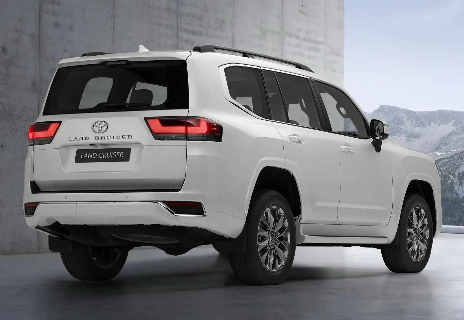 Toyota Land Cruiser 300 Series (J300) — 5