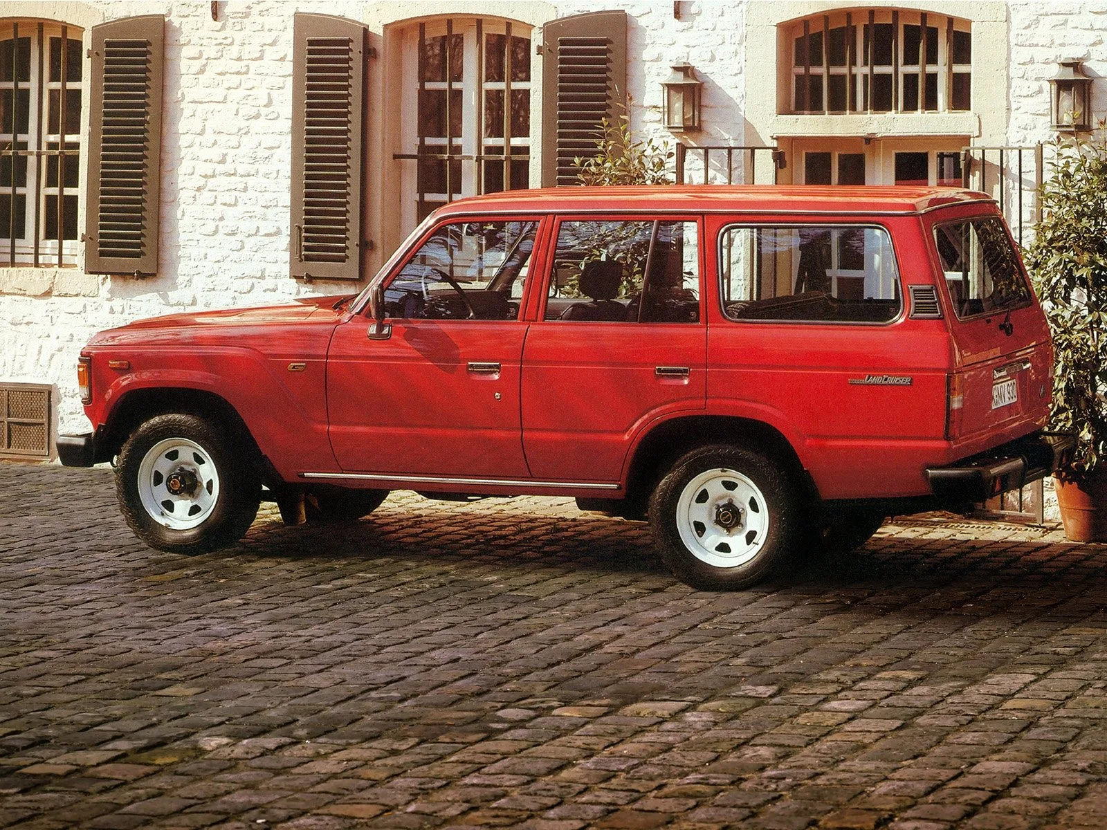 Toyota Land Cruiser 60 Series (J60) — 2