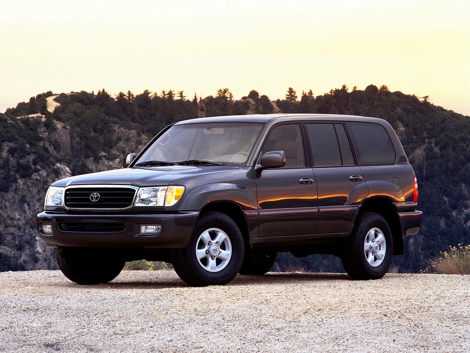 Toyota Land Cruiser 100 Series (J100)